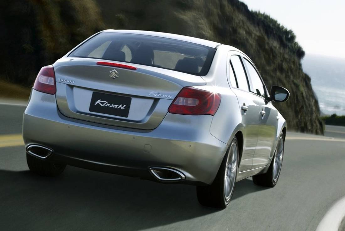 suzuki-kizashi-back