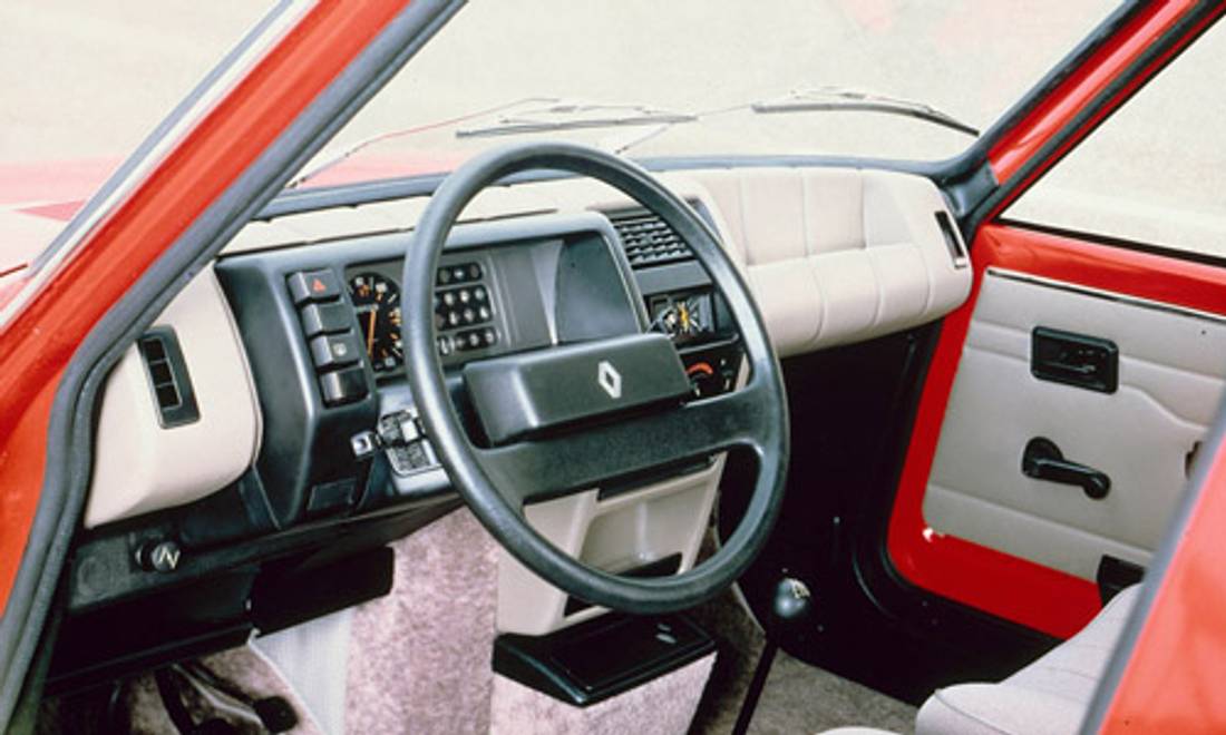 renault-super-5-interior