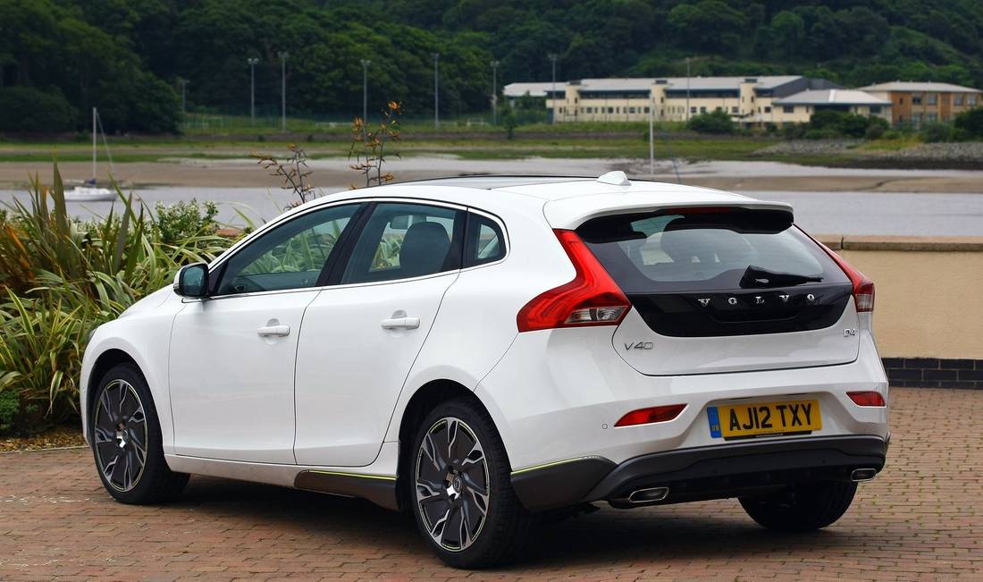 volvo-v40-back