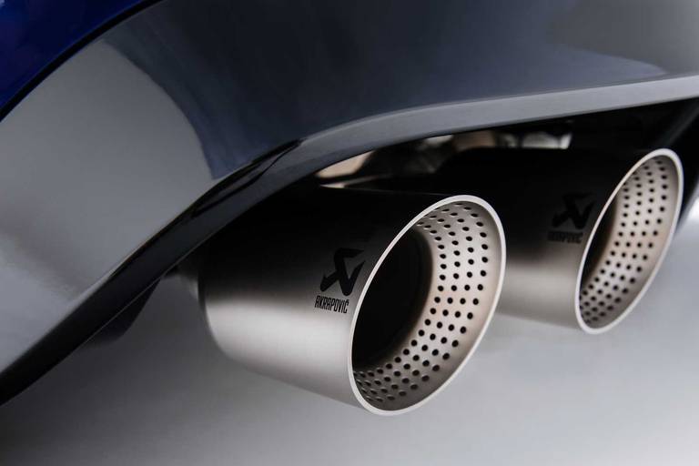 VW-Golf-R-2021-Akrapovic