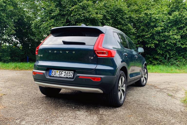 Volvo-XC40-T2-Rear