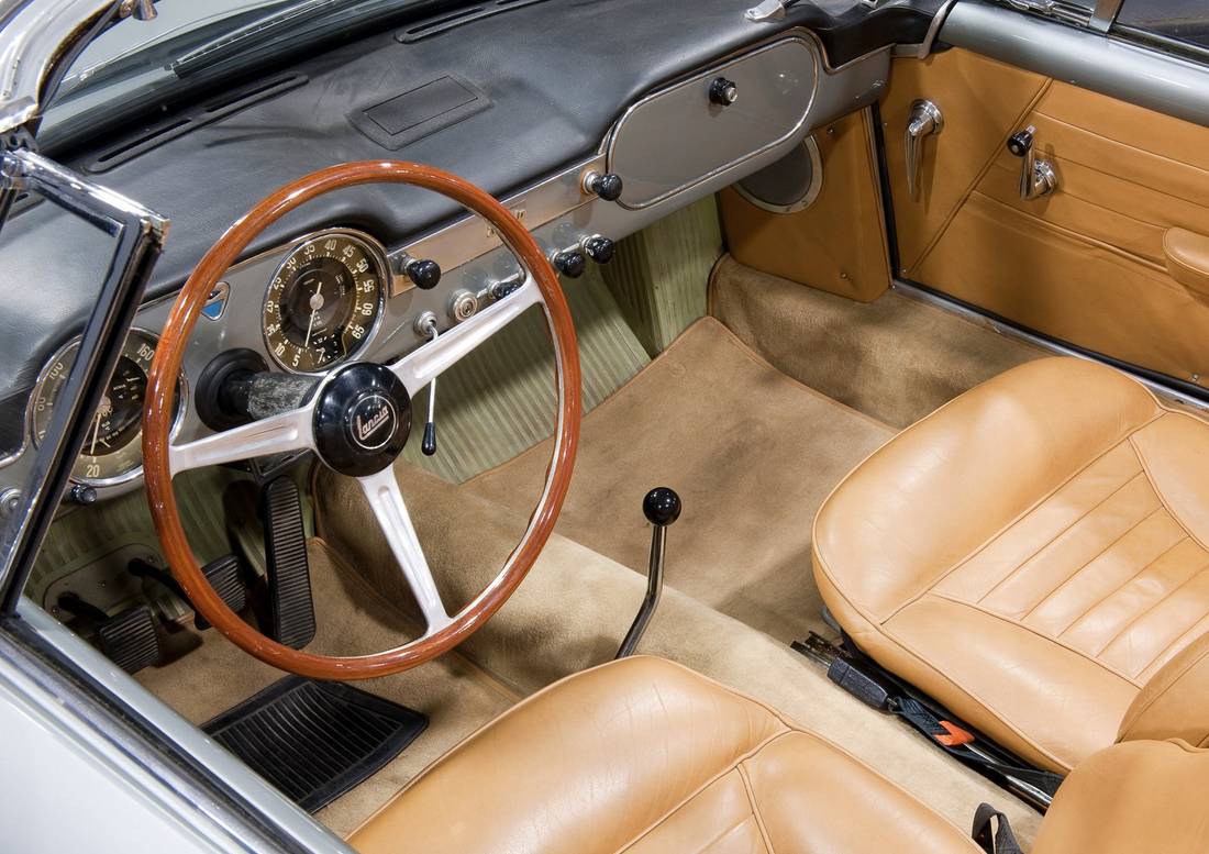 lancia-flaminia-interior