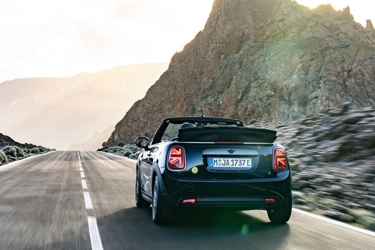 Mini-Cooper-SE-Cabrio-Rear