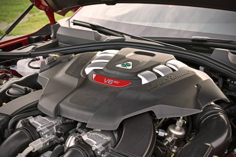 Alfa-Romeo-Giulia-Quadrifoglio-engine