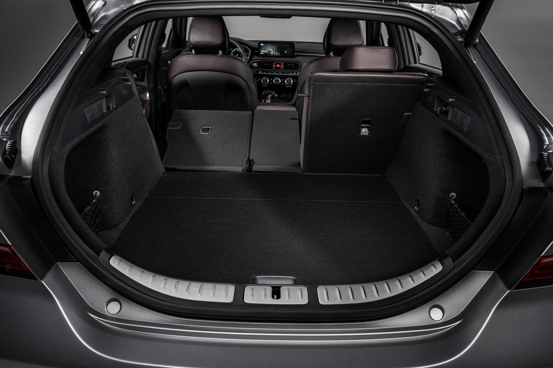 genesis-g70-shooting-brake-trunk