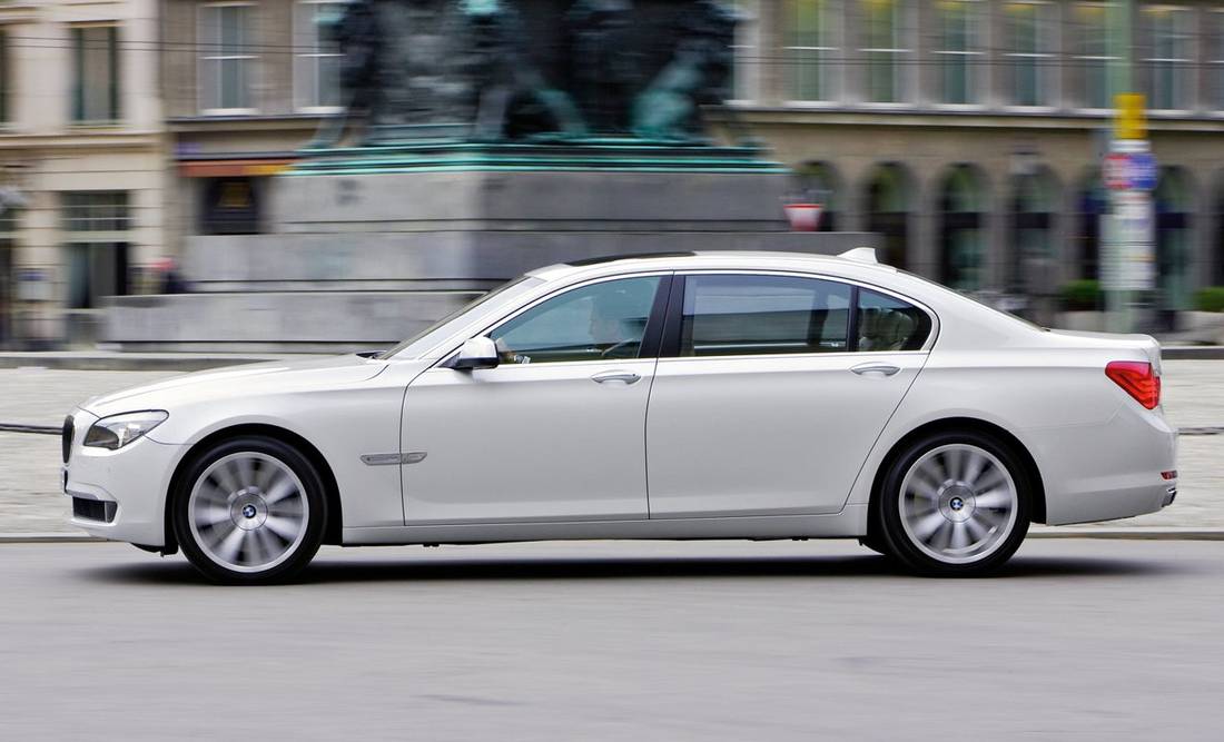 bmw-760li-side