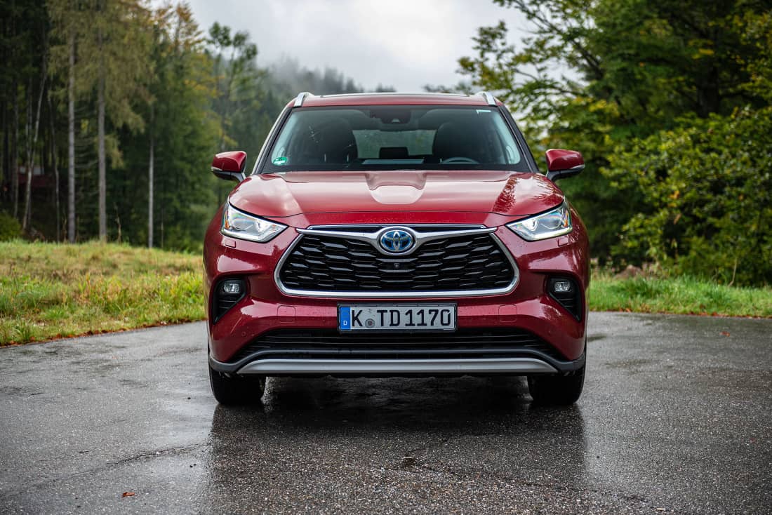 Toyota Highlander Hybrid front