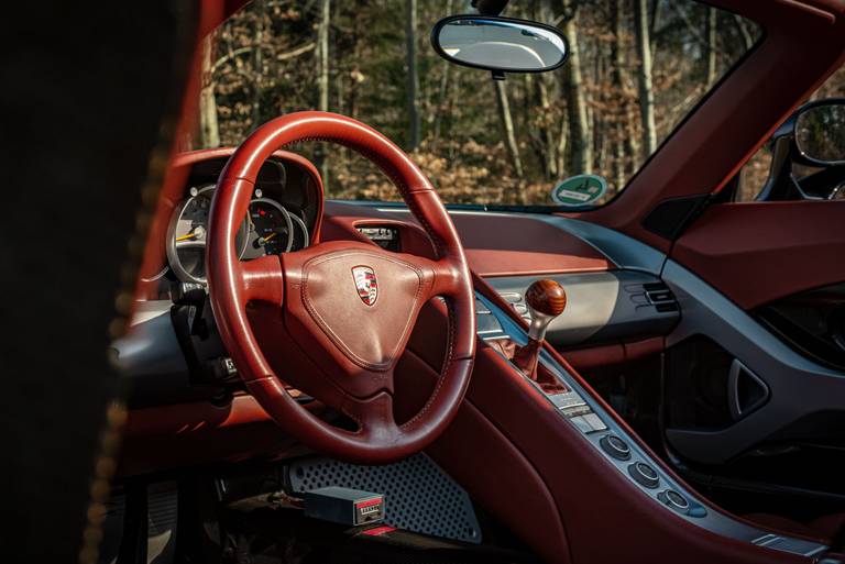 Porsche-Carrera-GT-Interieur