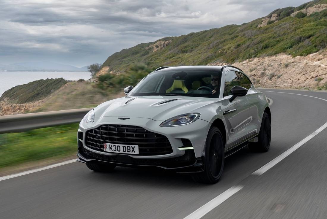 aston-martin-dbx-707-front