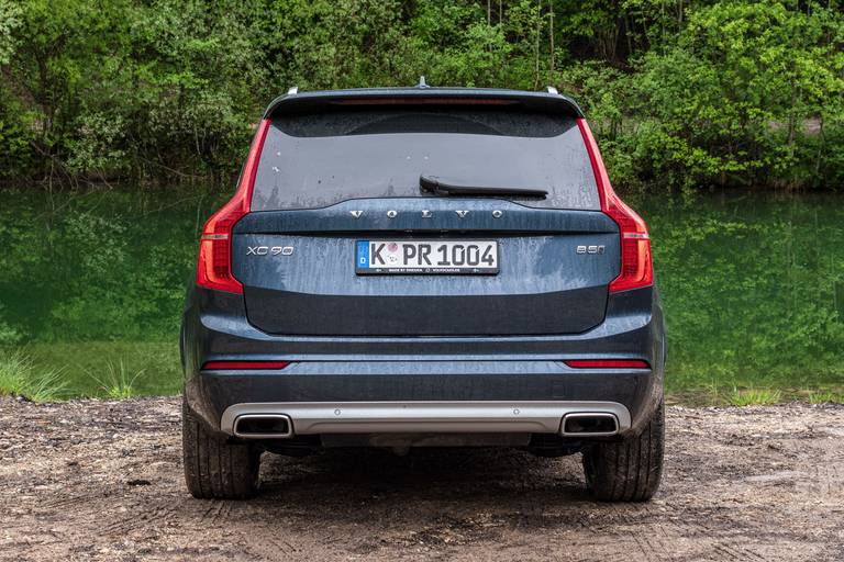 Volvo-XC90-B5-AWD-2020-Rear