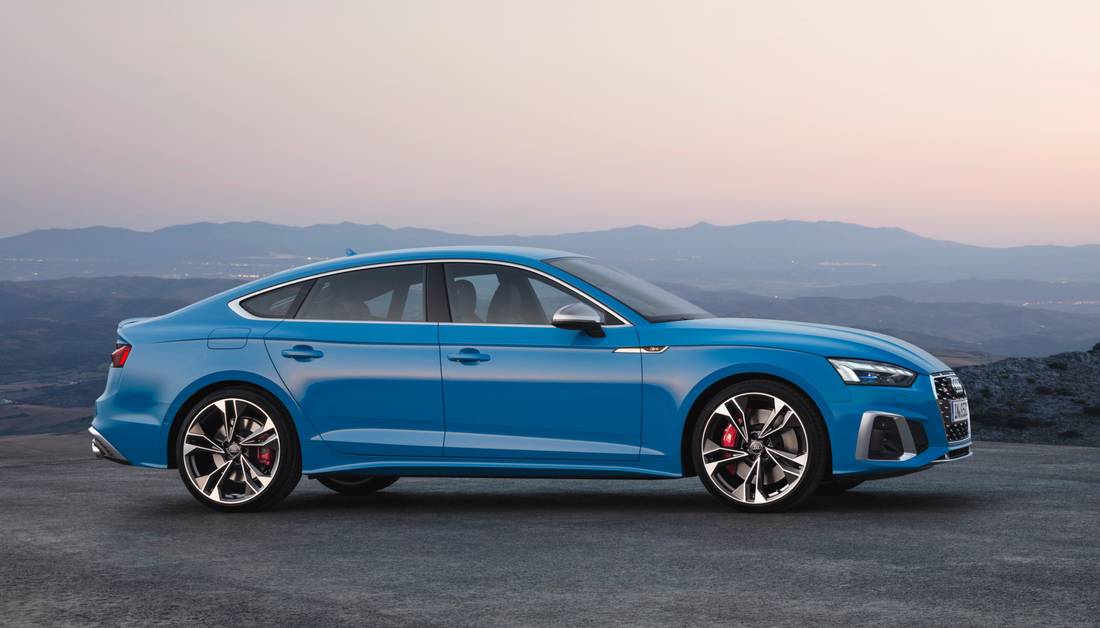 audi-s5-sportback-side