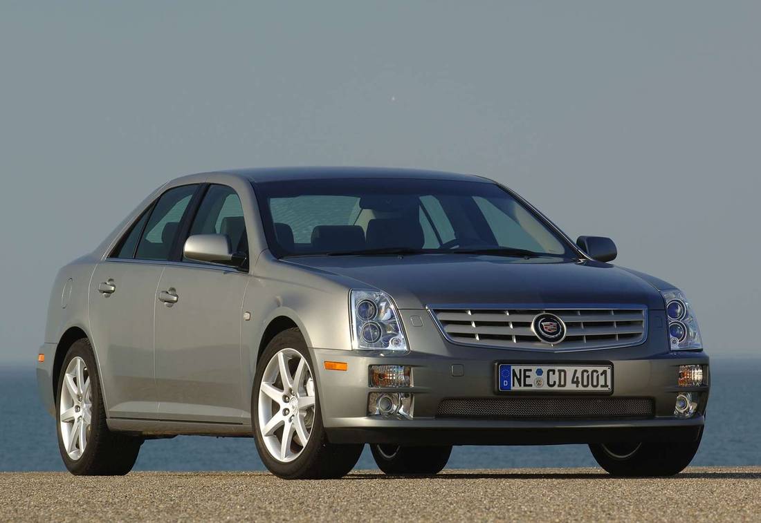 cadillac-sts-gray-front