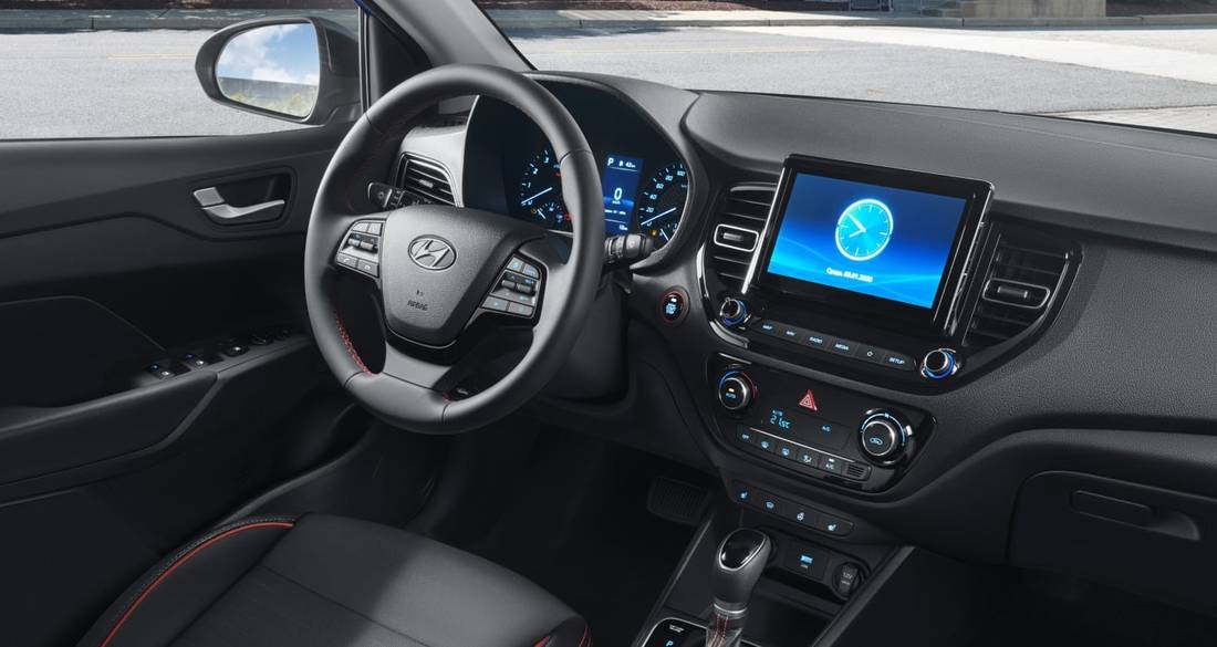 hyundai-solaris-interior