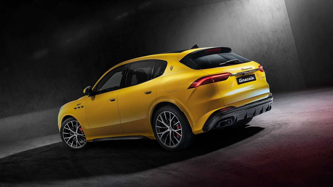  The boomerang rear lights are reminiscent of the legendary 3200 GT.