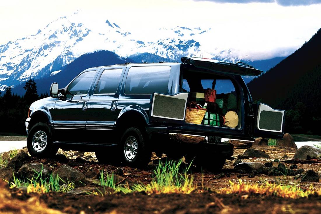 ford-excursion-back