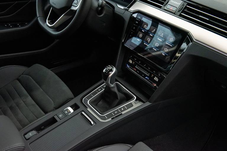 VW-Passat-Variant-2022-Interieur