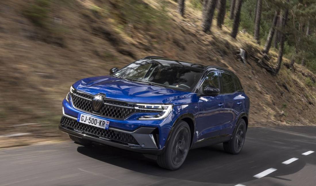 renault-austral-blau-front-fahraufnahme