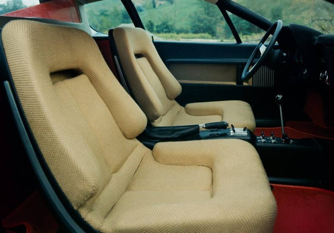 ferrari-365-interior