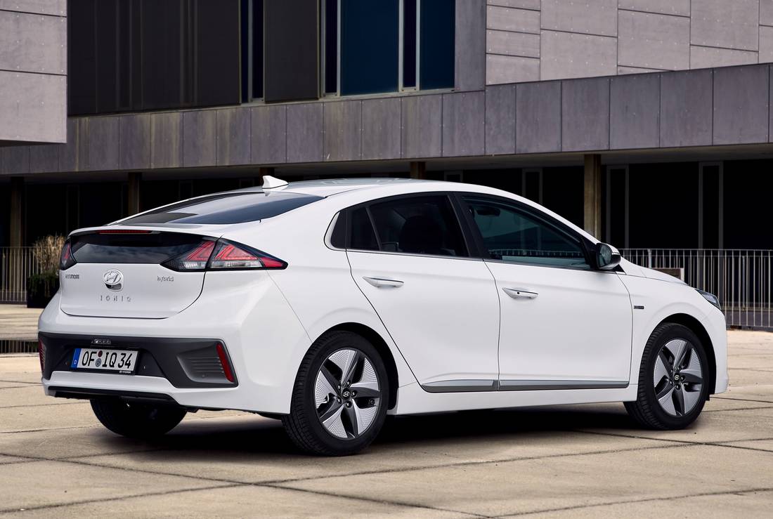 hyundai-ioniq-hybrid-back