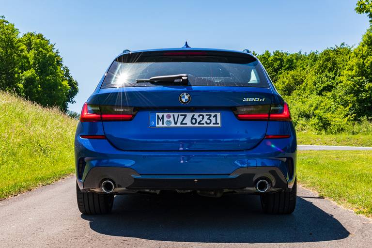 BMW-320d-Touring-2020-Rear
