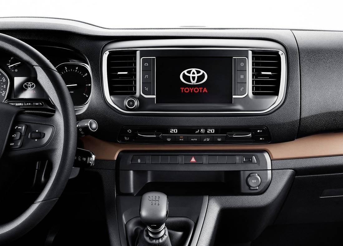 Toyota-ProAce Verso interior