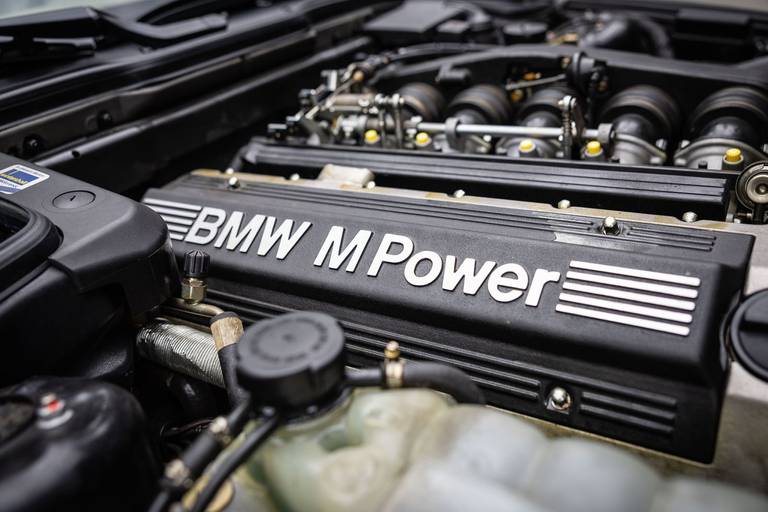  Unter der Haube steckt nicht irgendein Reihensechszylinder. S38B38 ist direkt abgeleitet vom legendären M88-Sechszylinder des BMW M1.
