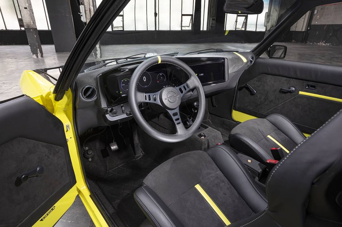 opel-manta-interior
