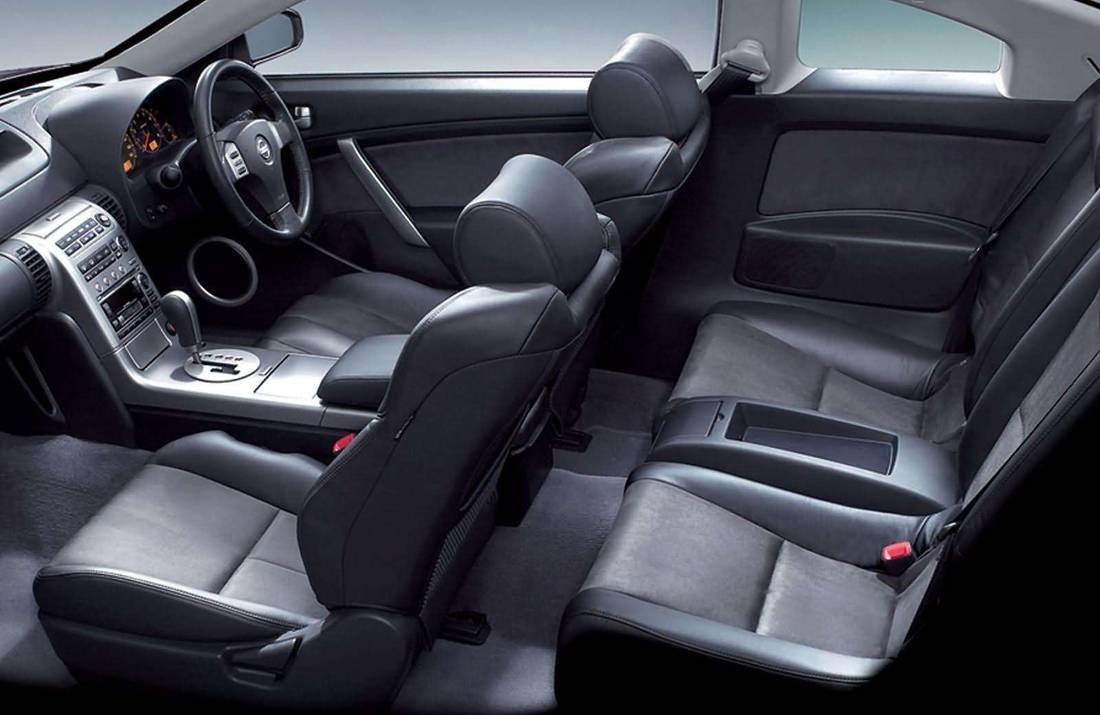 nissan-skyline-seats