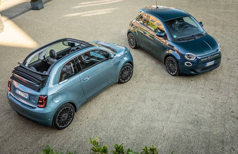  Den kultigen Fiat 500 gibt es seit 2020 rein elektrisch angetrieben und auch als Cabrio.