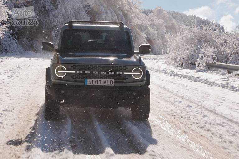 Ford-Bronco-2024-nieve (7)