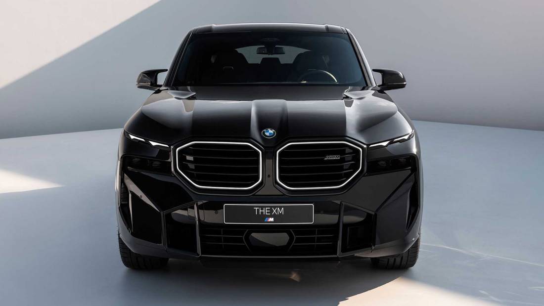 BMW-XM-2023-Front