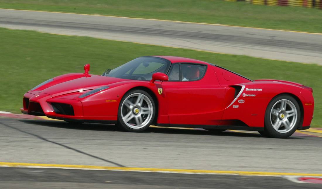 ferrari-enzo-ferrari-side