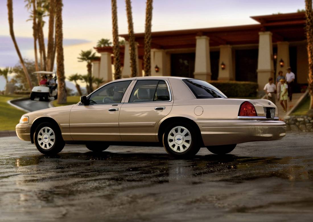 ford-crown-victoria-back