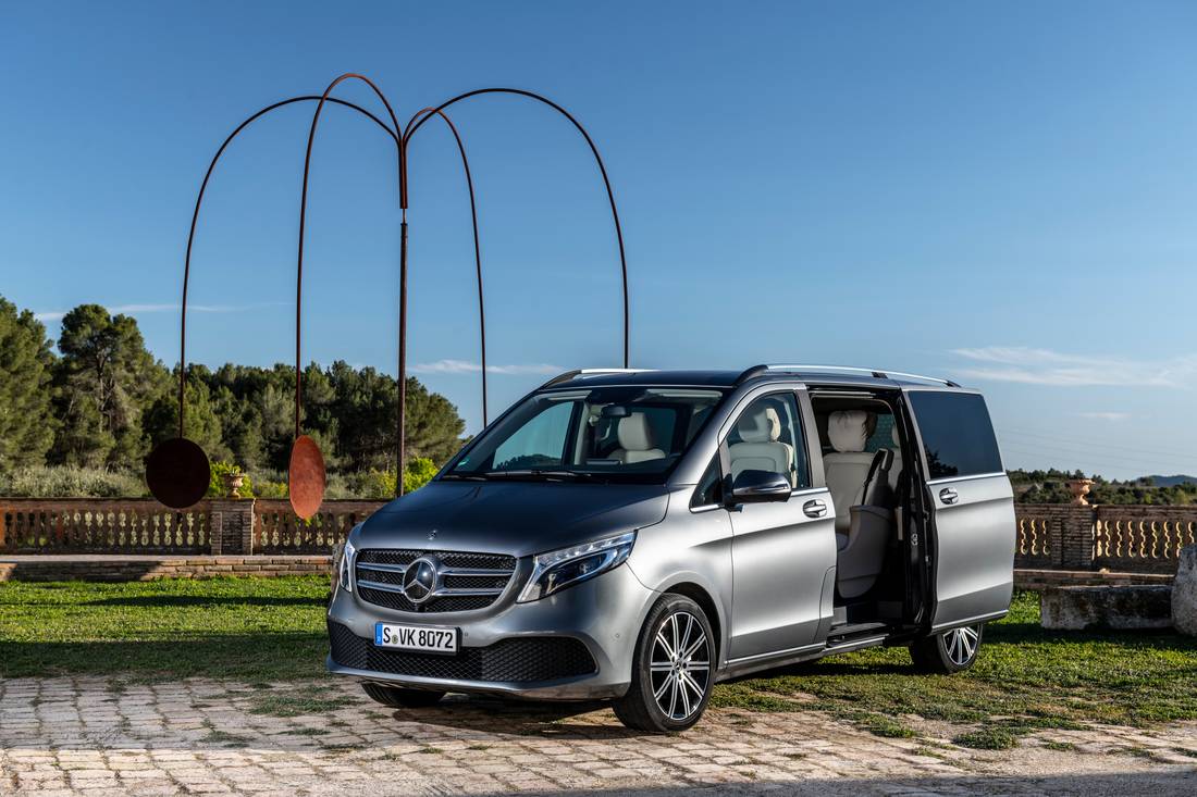  The V-Class from Mercedes-Benz traditionally competes as a spacious van and 7-seater against the VW bus - with just as much space, but at a lower entry-level price than the 
