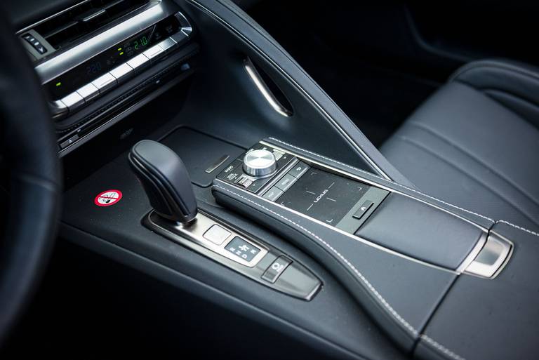 Lexus-LC-500-Cabrio-Console