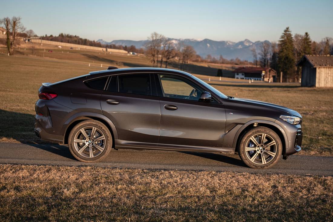  Stronghold on wheels: The BMW X6 heats up many a temper, and despite its offensive appearance, it can be driven quite economically.