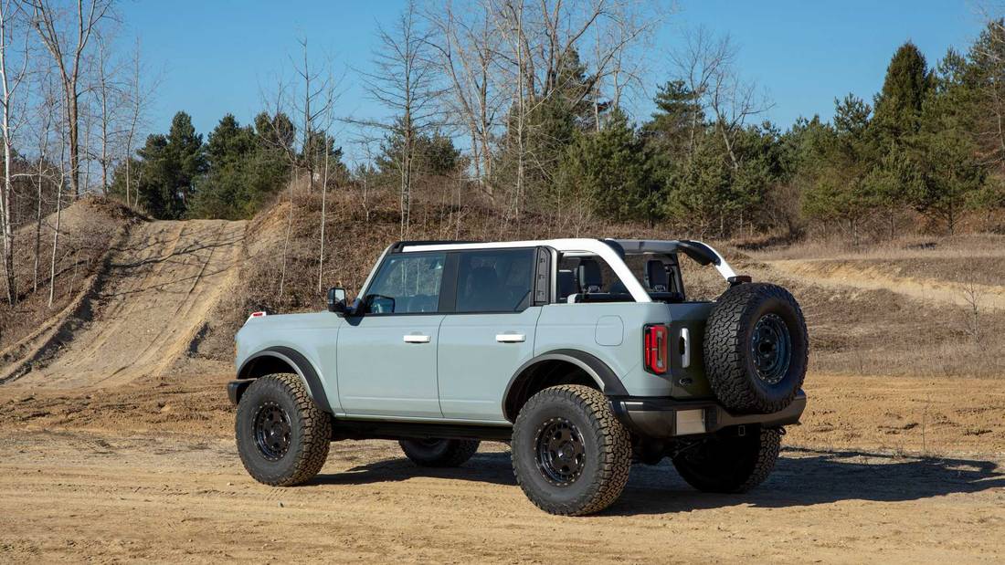 ford-bronco-rear