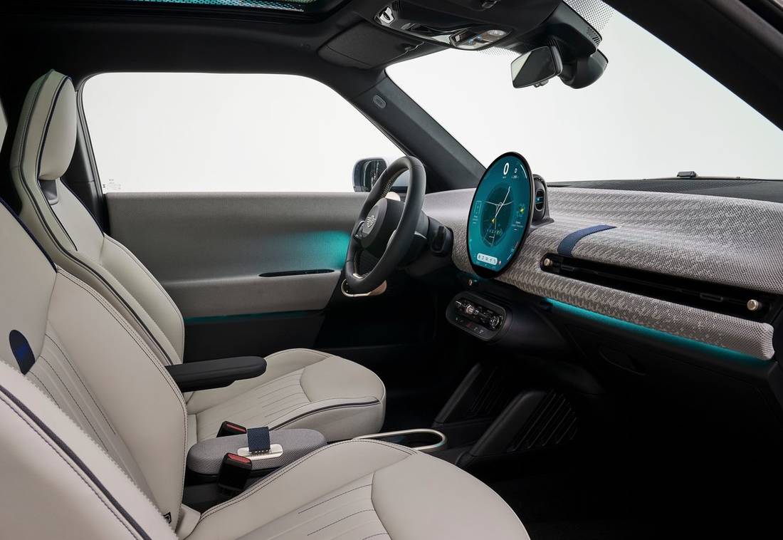 Mini-Cooper SE interior(2)
