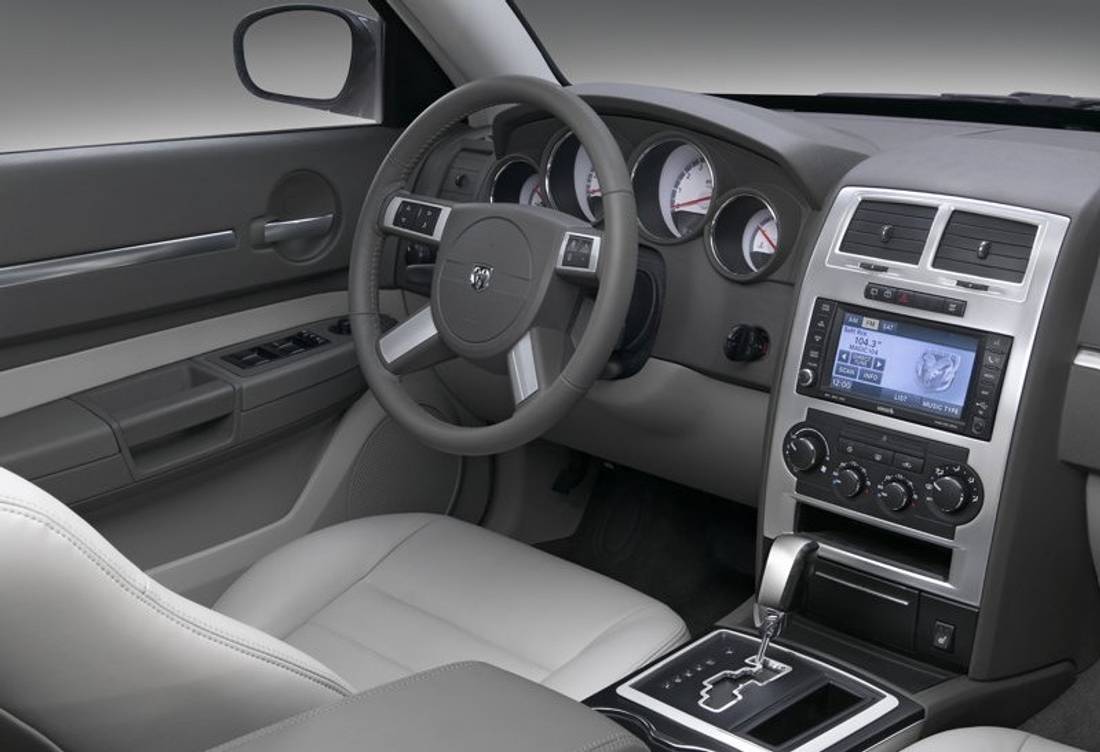 dodge-magnum-interior