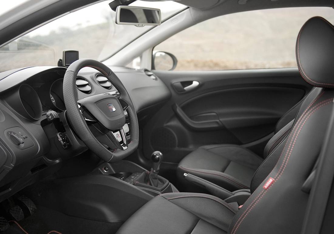 seat-ibiza-sc-interior