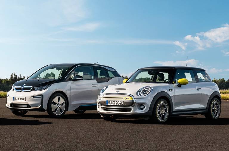  Der BMW i3 gehört in Deutschland zu den Vorreitern der Elektroauto-Welle. 2022 erfolgte jedoch das Produktionsende. Beim Mini Cooper SE setzt man währenddessen auf traditionelles Design im modernen Gewand.