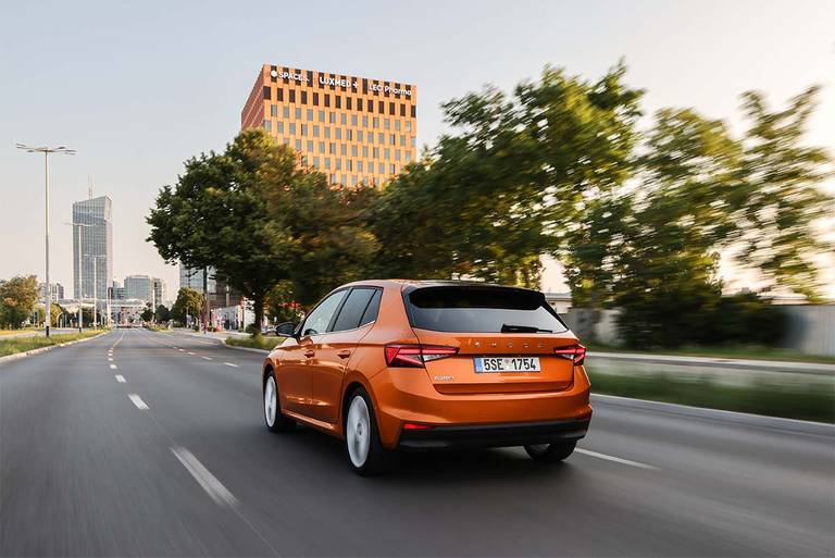  Wer ein besonders günstiges Hunde-Auto sucht, der ist vielleicht beim Skoda Fabia Combi genau richtig.