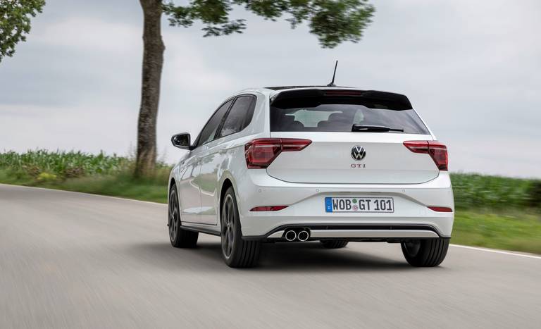  Der Polo GTI von VW ist im Bereich Kleinwagen mit viel PS ein Klassiker. 2021 bekam die sechste Generation ein Facelift und noch mehr Power.