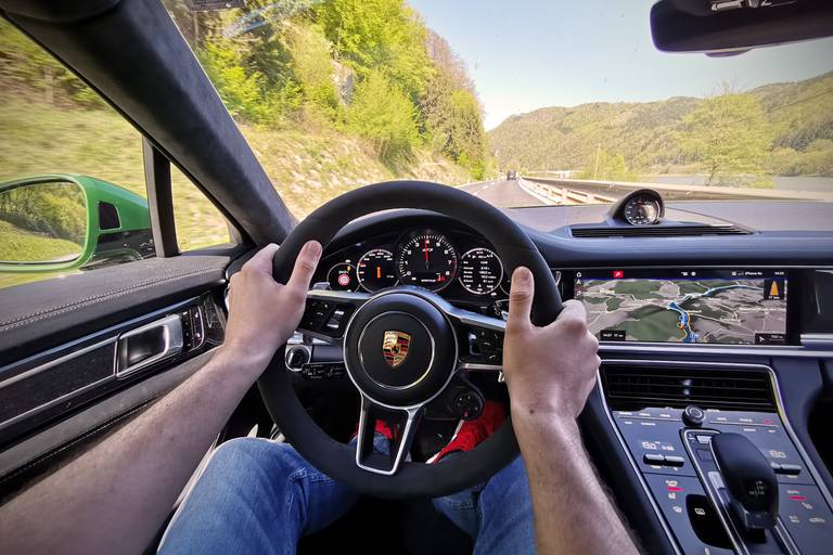 Porsche-Panamera-GTS-Sport-Turismo-drive