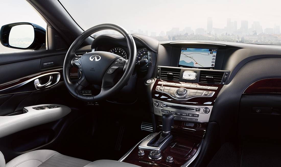 infiniti-q70-interior