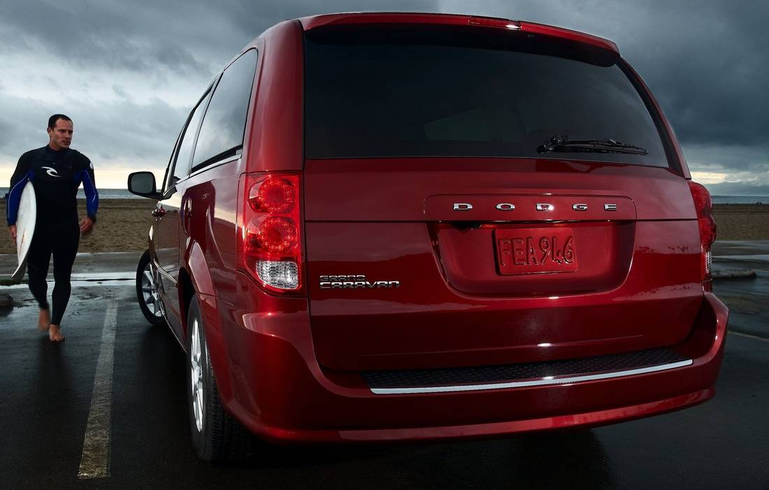 dodge-grand-caravan-back