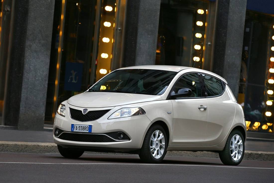 lancia thesis gebraucht kaufen lancia-ypsilon-side
