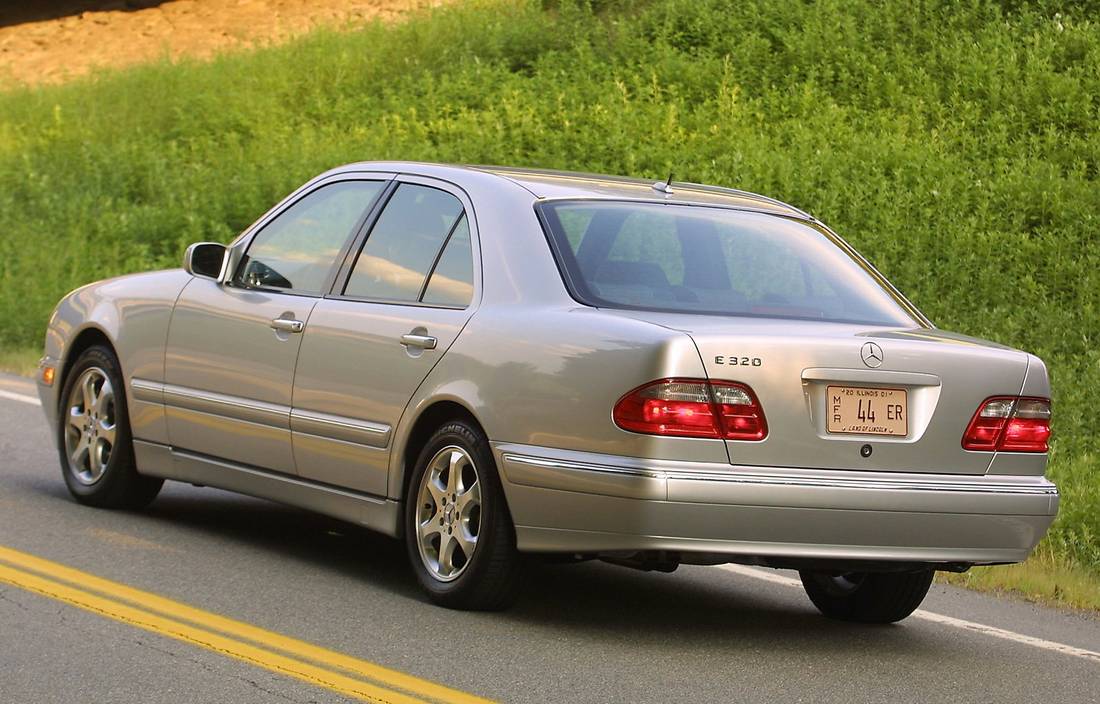 mercedes-benz-320-back