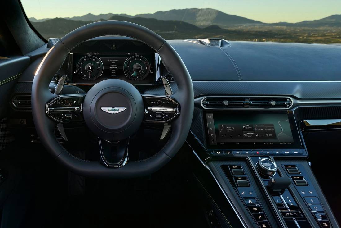 aston-martin-vantage-v8-2024-cockpit
