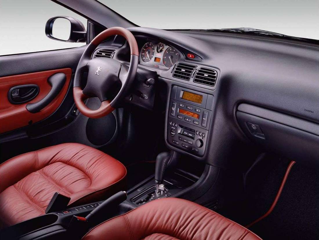 Peugeot-406-interior
